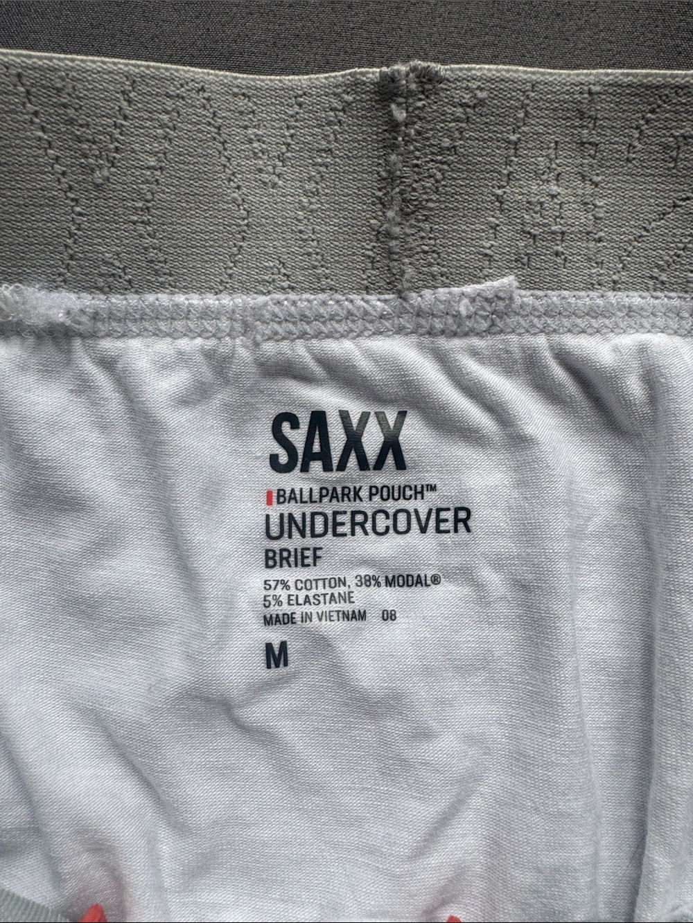 Saxx Men’s White Briefs with Embossed Waistband - Picture 2 of 2